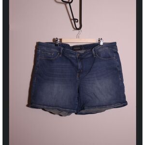 Torrid Premium Medium Wash Jean Shorts Size 24